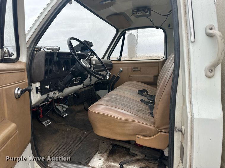 image for item ER8996 1981 GMC 7000 tank truck