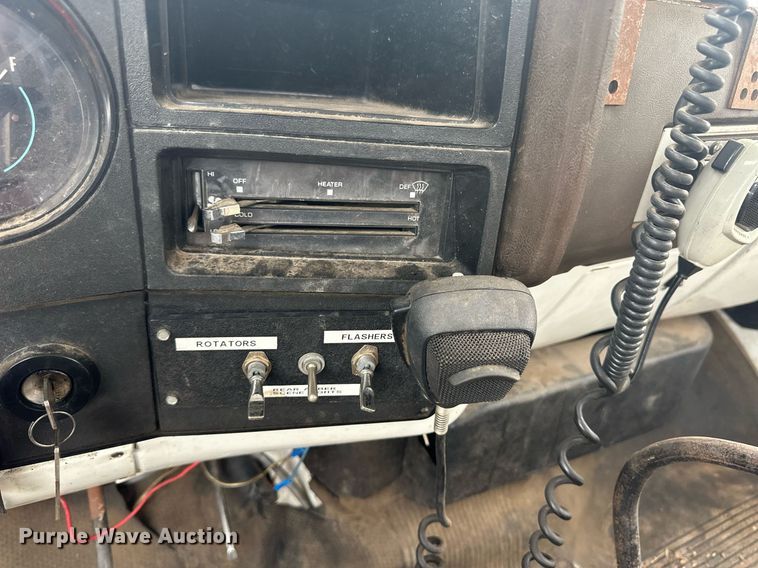 image for item ER8996 1981 GMC 7000 tank truck