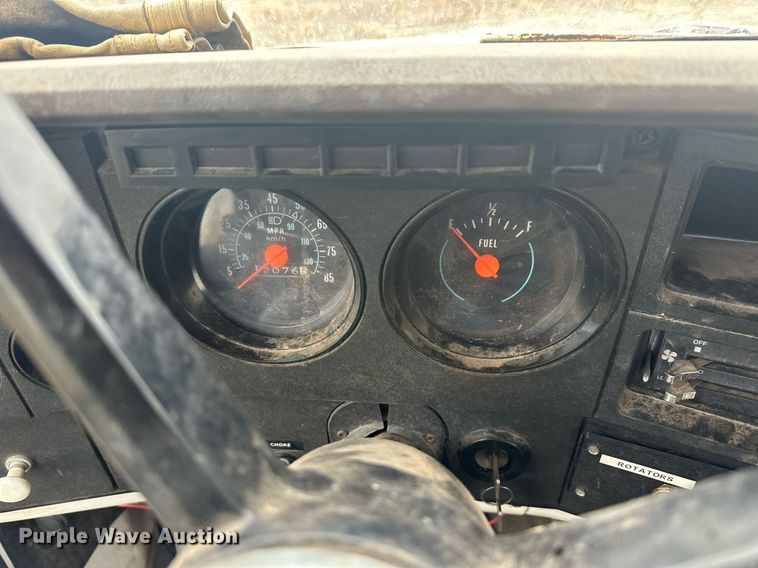 image for item ER8996 1981 GMC 7000 tank truck