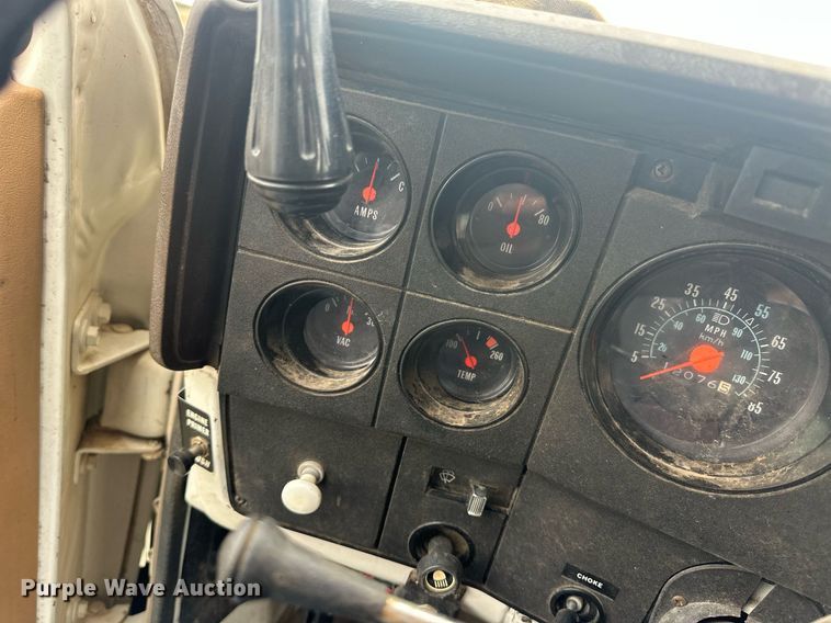 image for item ER8996 1981 GMC 7000 tank truck