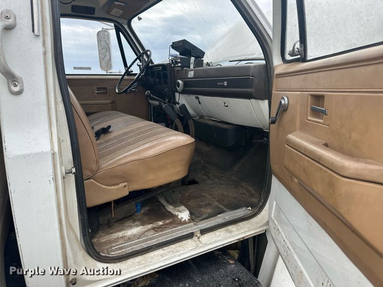 image for item ER8996 1981 GMC 7000 tank truck