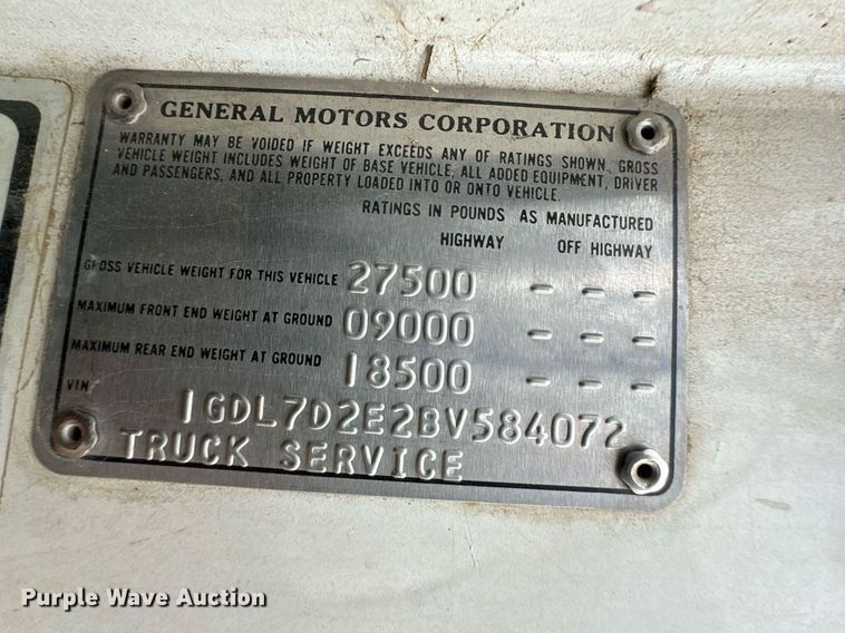 image for item ER8996 1981 GMC 7000 tank truck