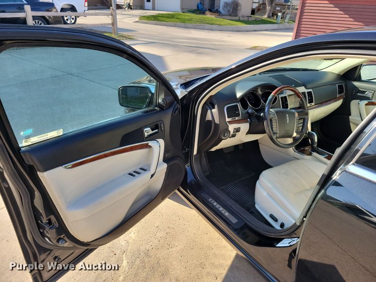 image for item NV9764 2011 Lincoln MKZ 