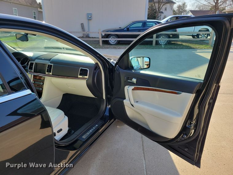 image for item NV9764 2011 Lincoln MKZ 