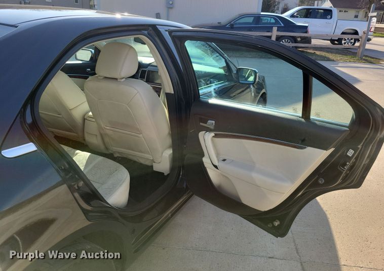 image for item NV9764 2011 Lincoln MKZ 