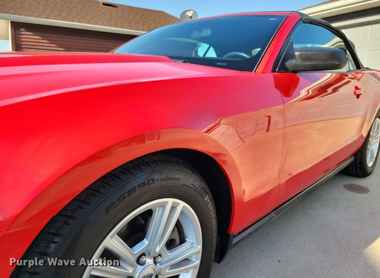 image for item NV9765 2012 Ford Mustang convertible