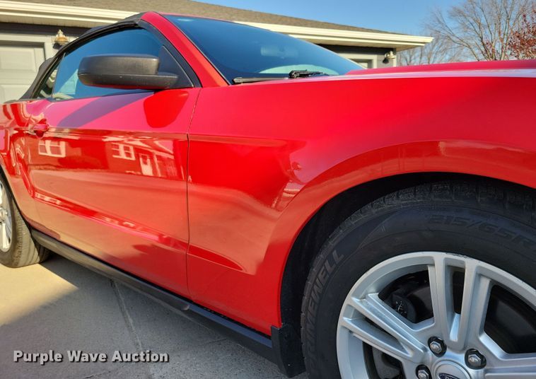 image for item NV9765 2012 Ford Mustang convertible