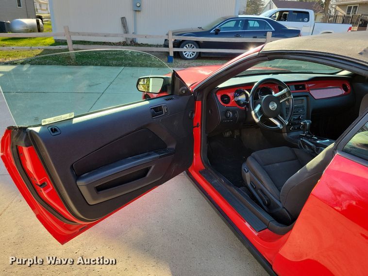 image for item NV9765 2012 Ford Mustang convertible