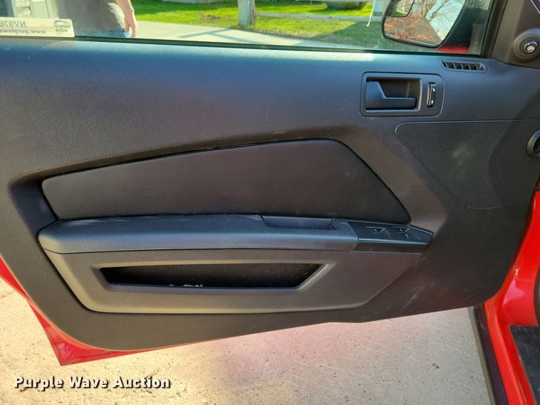 image for item NV9765 2012 Ford Mustang convertible