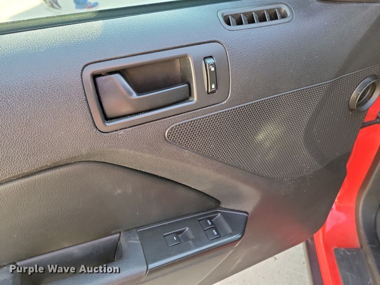 image for item NV9765 2012 Ford Mustang convertible