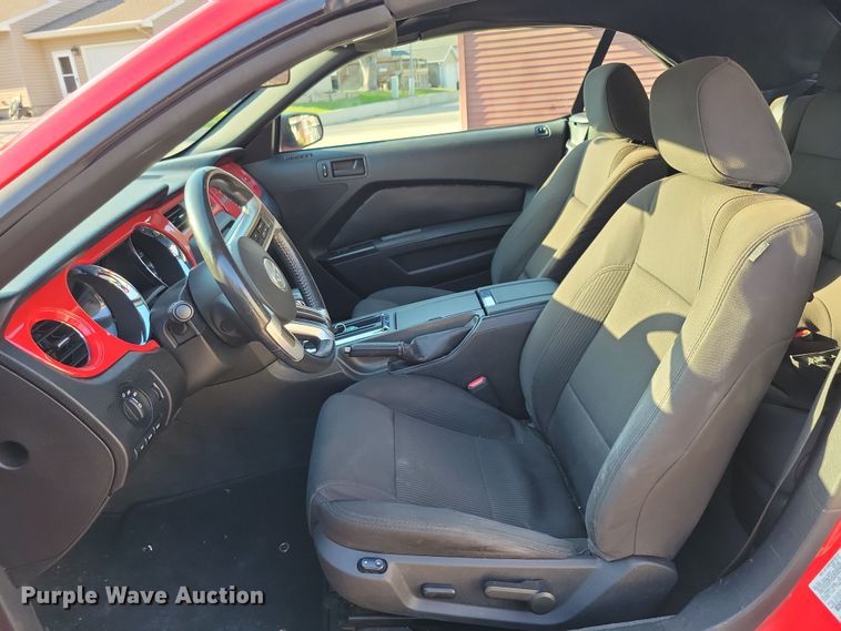 image for item NV9765 2012 Ford Mustang convertible