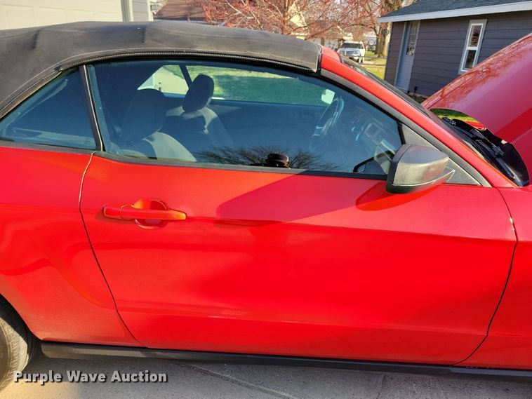 image for item NV9765 2012 Ford Mustang convertible