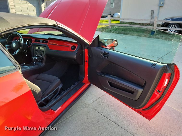 image for item NV9765 2012 Ford Mustang convertible