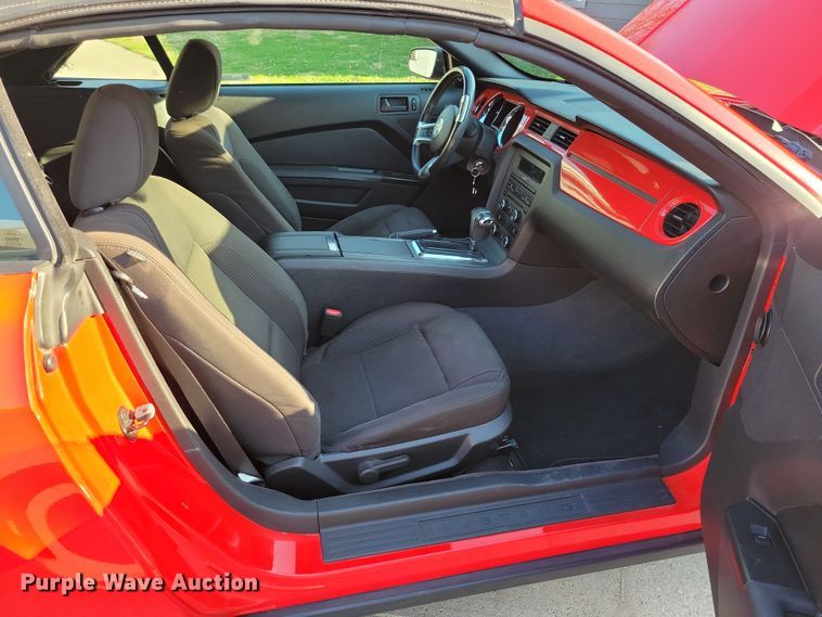 image for item NV9765 2012 Ford Mustang convertible