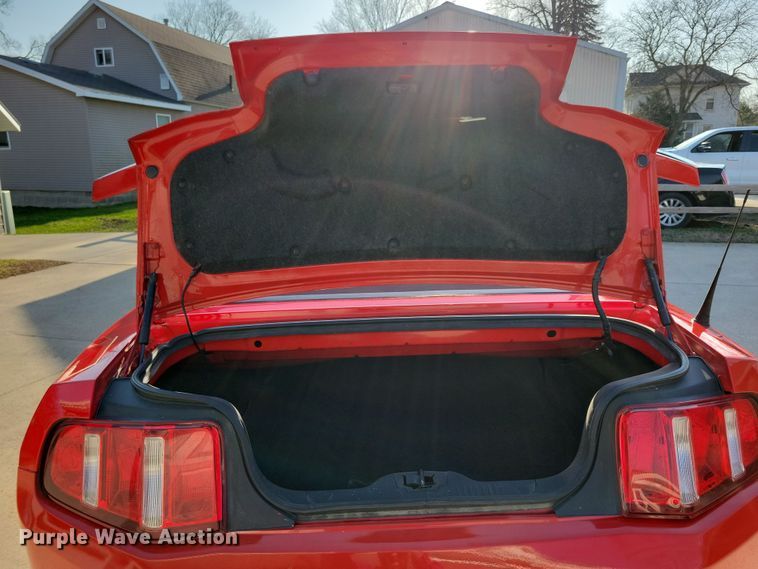 image for item NV9765 2012 Ford Mustang convertible