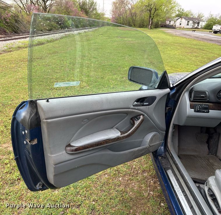 image for item OB9614 2001 BMW 330CI 