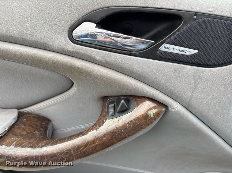 image for item OB9614 2001 BMW 330CI 