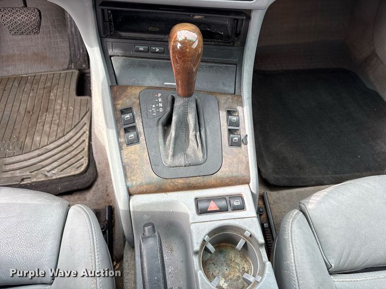 image for item OB9614 2001 BMW 330CI 