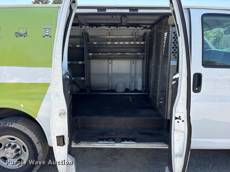 image for item OB9623 2019 Chevrolet Express 2500 van