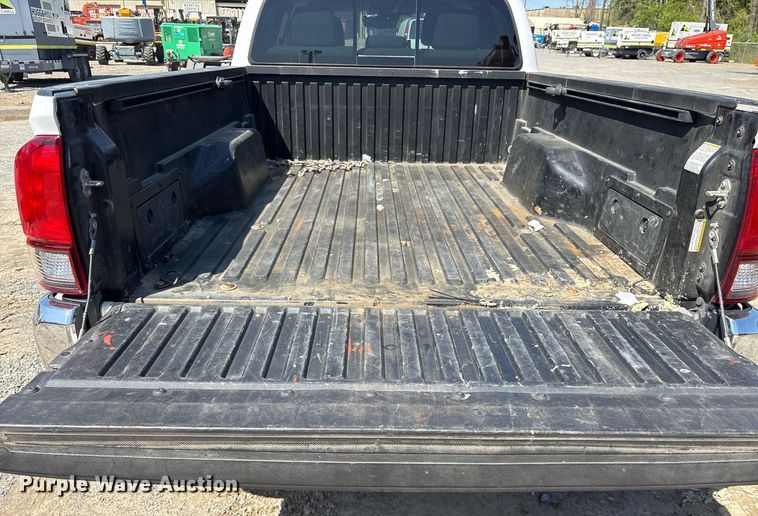 image for item OB9624 2018 Toyota Tacoma Double Cab pickup truck