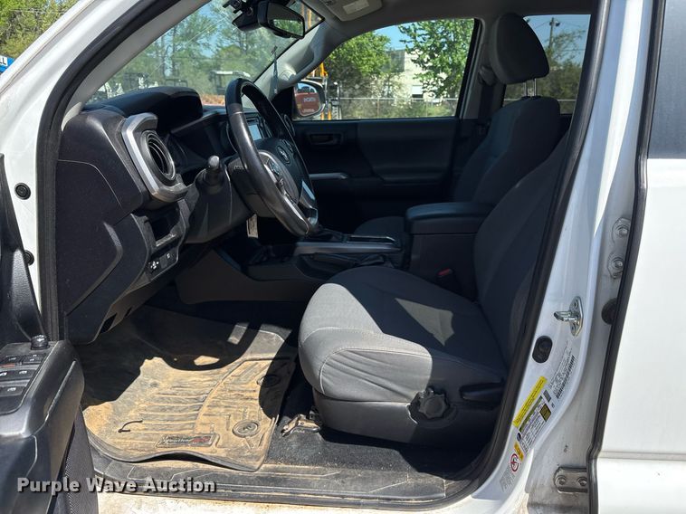 image for item OB9624 2018 Toyota Tacoma Double Cab pickup truck