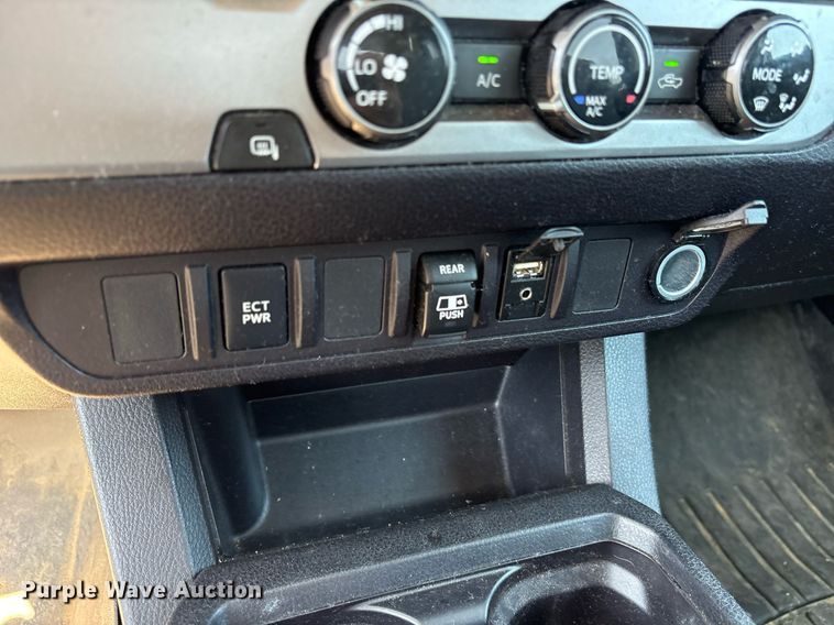 image for item OB9624 2018 Toyota Tacoma Double Cab pickup truck