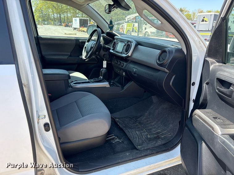 image for item OB9624 2018 Toyota Tacoma Double Cab pickup truck