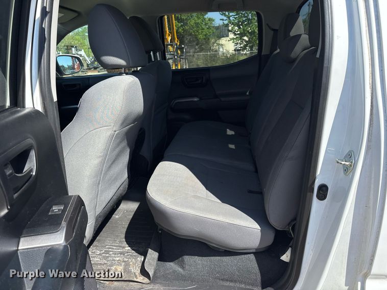 image for item OB9624 2018 Toyota Tacoma Double Cab pickup truck