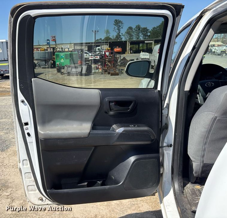 image for item OB9624 2018 Toyota Tacoma Double Cab pickup truck