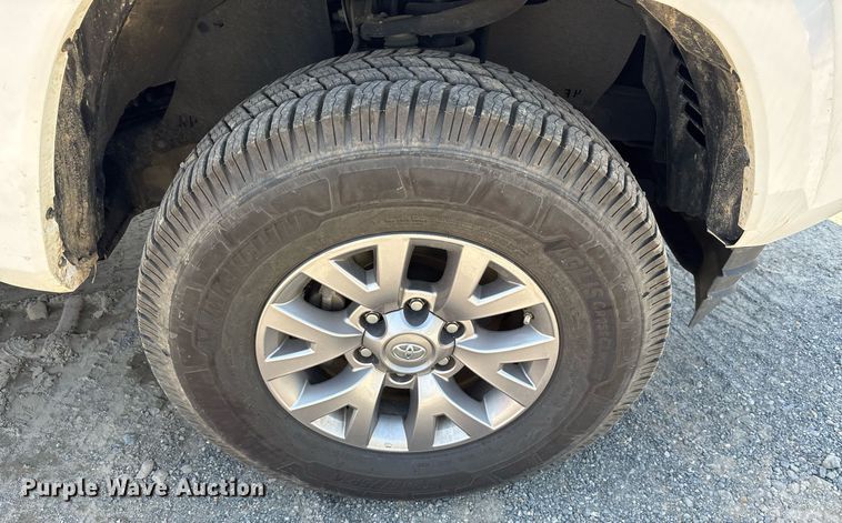 image for item OB9624 2018 Toyota Tacoma Double Cab pickup truck