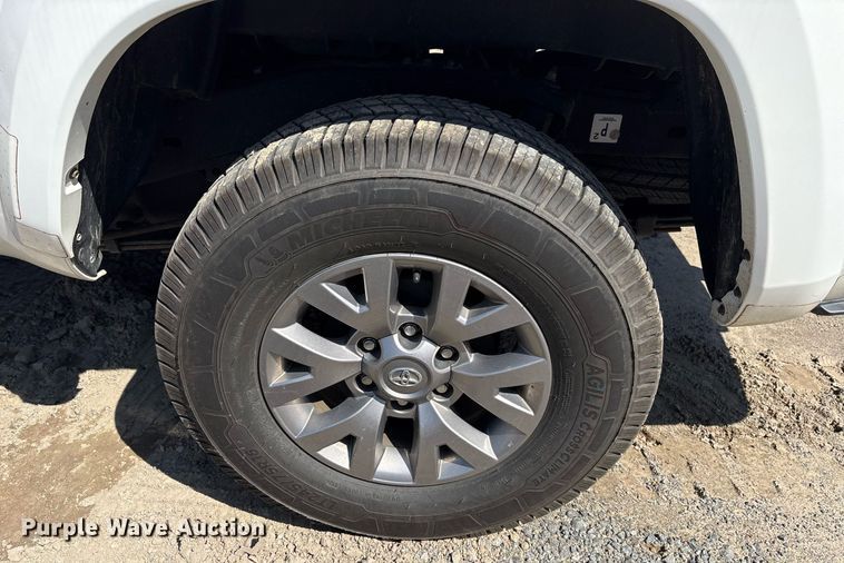 image for item OB9624 2018 Toyota Tacoma Double Cab pickup truck