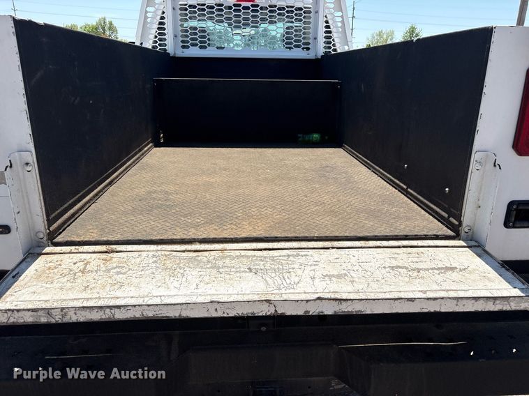 image for item OB9632 2019 Ford F250 Super Duty XL utility bed pickup truck