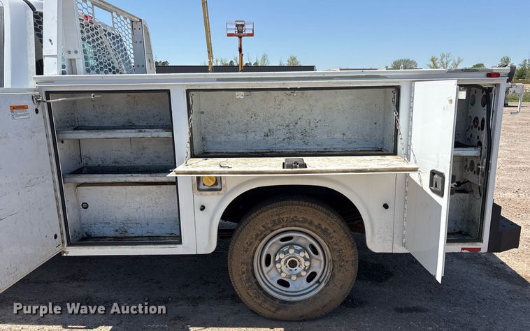 image for item OB9632 2019 Ford F250 Super Duty XL utility bed pickup truck