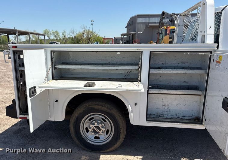 image for item OB9632 2019 Ford F250 Super Duty XL utility bed pickup truck