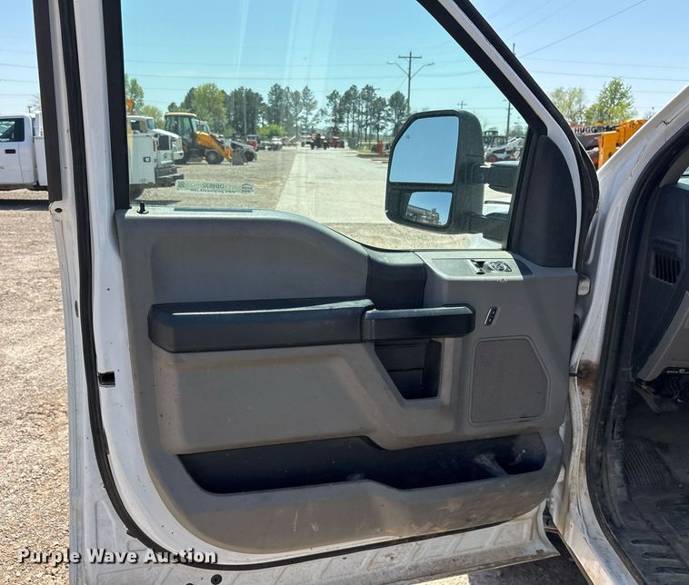 image for item OB9632 2019 Ford F250 Super Duty XL utility bed pickup truck