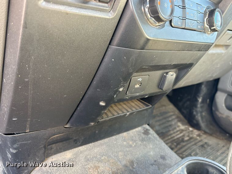 image for item OB9632 2019 Ford F250 Super Duty XL utility bed pickup truck