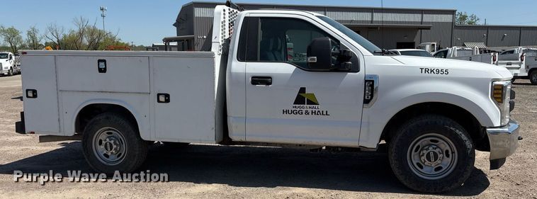 image for item OB9633 2019 Ford F250 Super Duty XL utility bed pickup truck