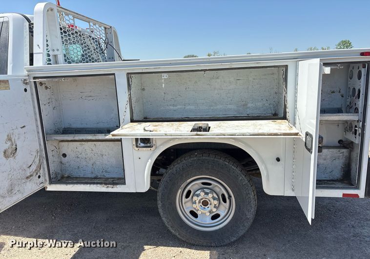 image for item OB9633 2019 Ford F250 Super Duty XL utility bed pickup truck