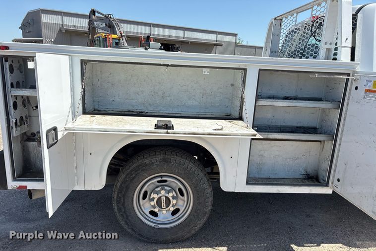 image for item OB9633 2019 Ford F250 Super Duty XL utility bed pickup truck