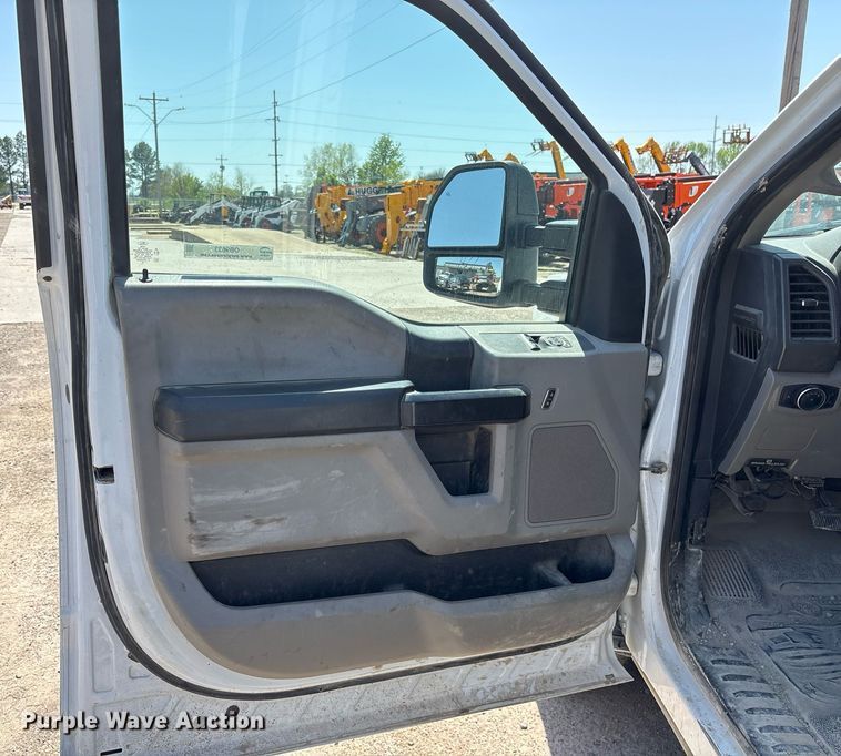 image for item OB9633 2019 Ford F250 Super Duty XL utility bed pickup truck