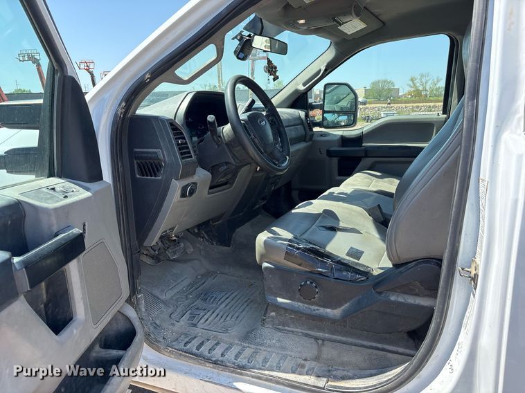 image for item OB9633 2019 Ford F250 Super Duty XL utility bed pickup truck