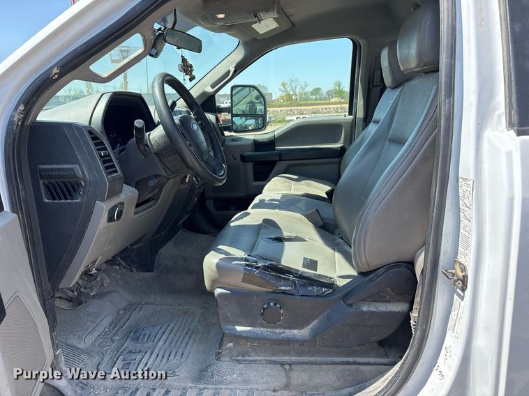 image for item OB9633 2019 Ford F250 Super Duty XL utility bed pickup truck