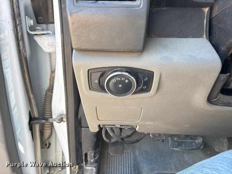 image for item OB9633 2019 Ford F250 Super Duty XL utility bed pickup truck