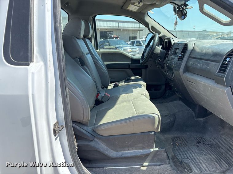 image for item OB9633 2019 Ford F250 Super Duty XL utility bed pickup truck