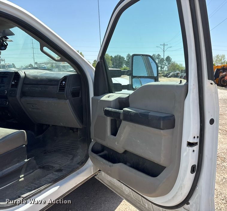 image for item OB9633 2019 Ford F250 Super Duty XL utility bed pickup truck