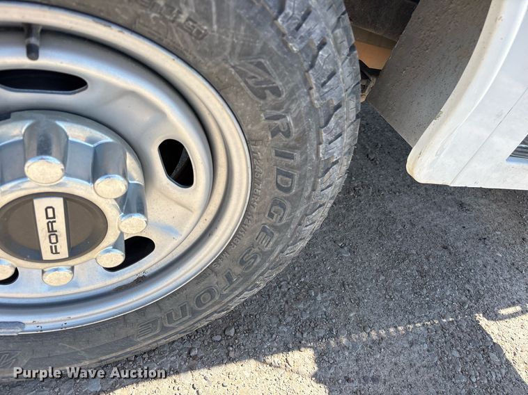 image for item OB9633 2019 Ford F250 Super Duty XL utility bed pickup truck