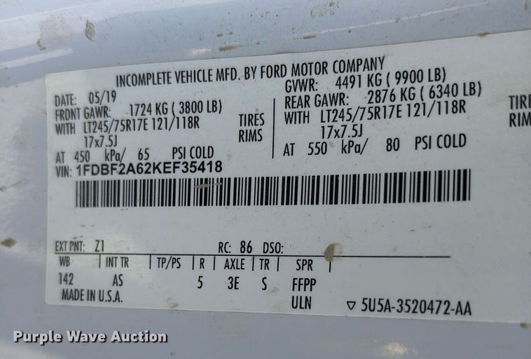 image for item OB9633 2019 Ford F250 Super Duty XL utility bed pickup truck