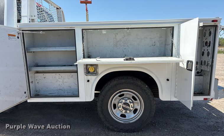 image for item OB9634 2019 Ford F350 SuperDuty XL utility bed pickup truck