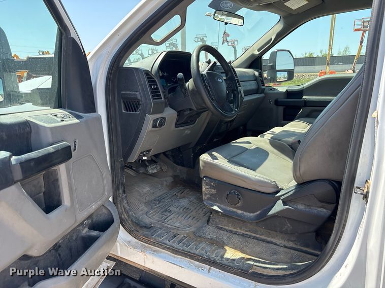 image for item OB9634 2019 Ford F350 SuperDuty XL utility bed pickup truck