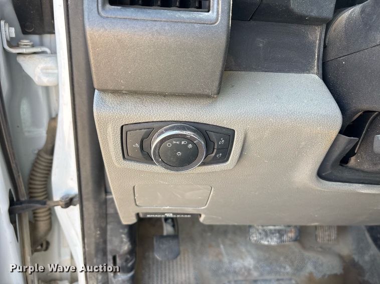 image for item OB9634 2019 Ford F350 SuperDuty XL utility bed pickup truck